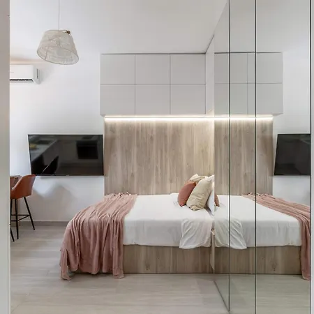 Modern & Bright Studio On Amzei Square Apartment