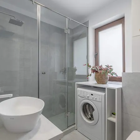 Апартаменты Modern & Bright Studio On Amzei Square