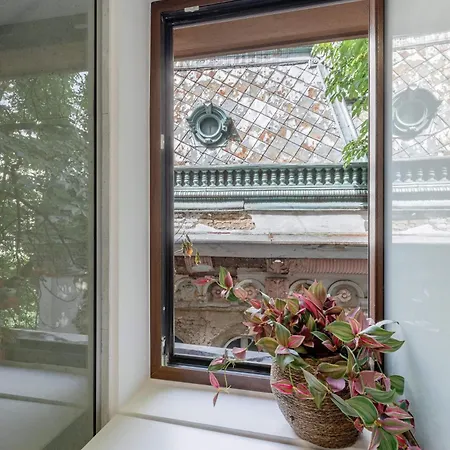 Modern & Bright Studio On Amzei Square